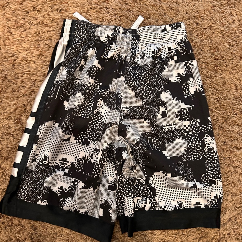 Nike Youth XL basketball shorts